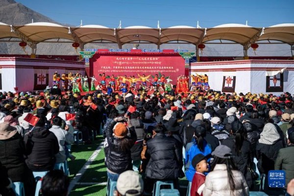 高开网 拉萨：迎藏历新年 文艺表演送下乡